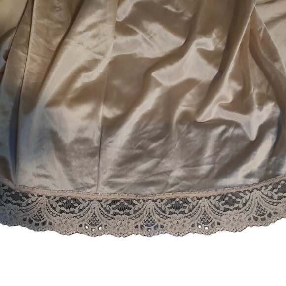 Vintage Cream Short Slip Skirt with Wide Lace Hem Size Large Waist 30/32 - Picture 2 of 4